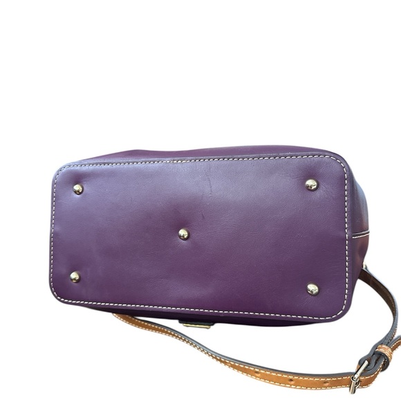 Dooney & Bourke Mini Barlow Leather Handbag and Shoulder Bag. - Picture 3 of 10